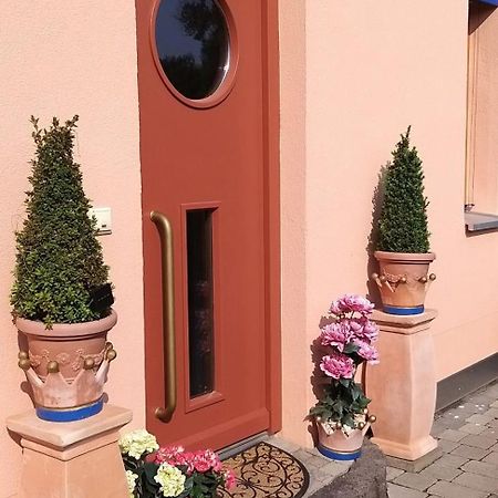 Maisonette-Ferienzimmer Am Backhausgarten ฟลูนไฮม์ ภายนอก รูปภาพ