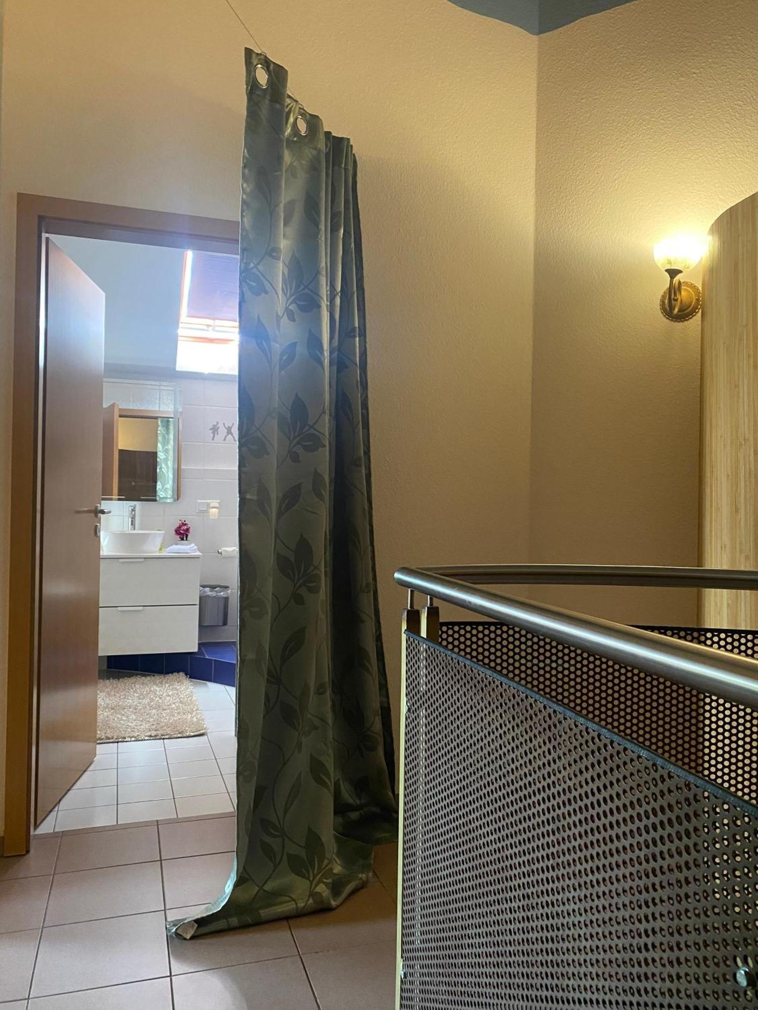 Maisonette-Ferienzimmer Am Backhausgarten ฟลูนไฮม์ ภายนอก รูปภาพ