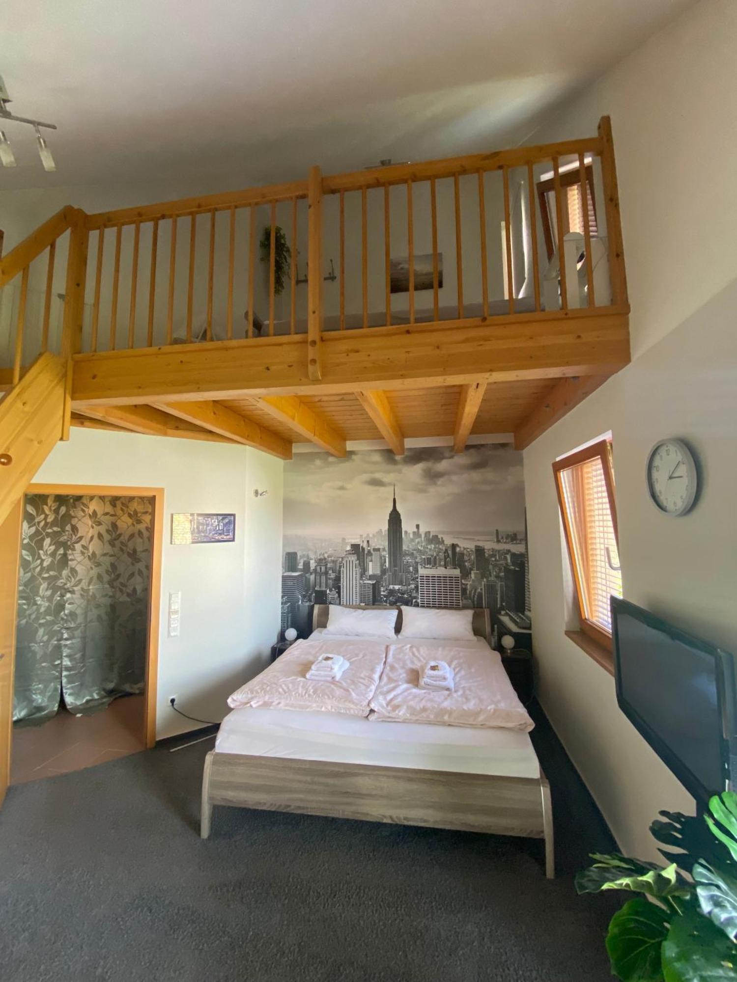 Maisonette-Ferienzimmer Am Backhausgarten ฟลูนไฮม์ ภายนอก รูปภาพ
